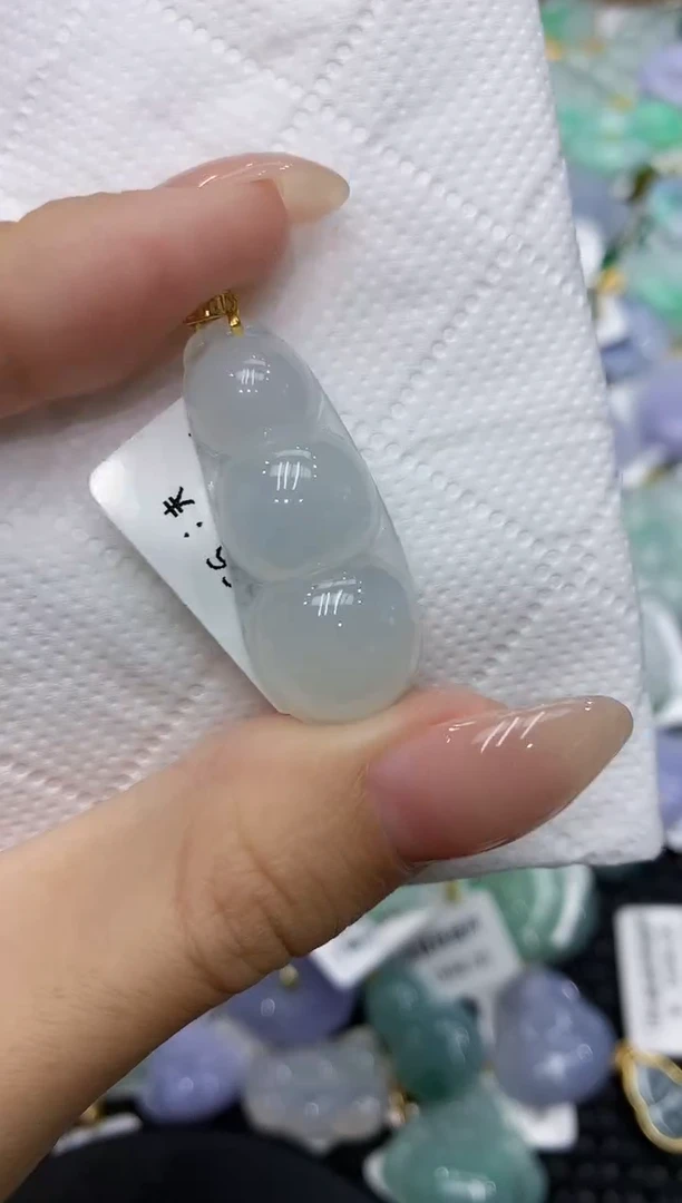 颈饰18K金镶嵌翡翠111111111111