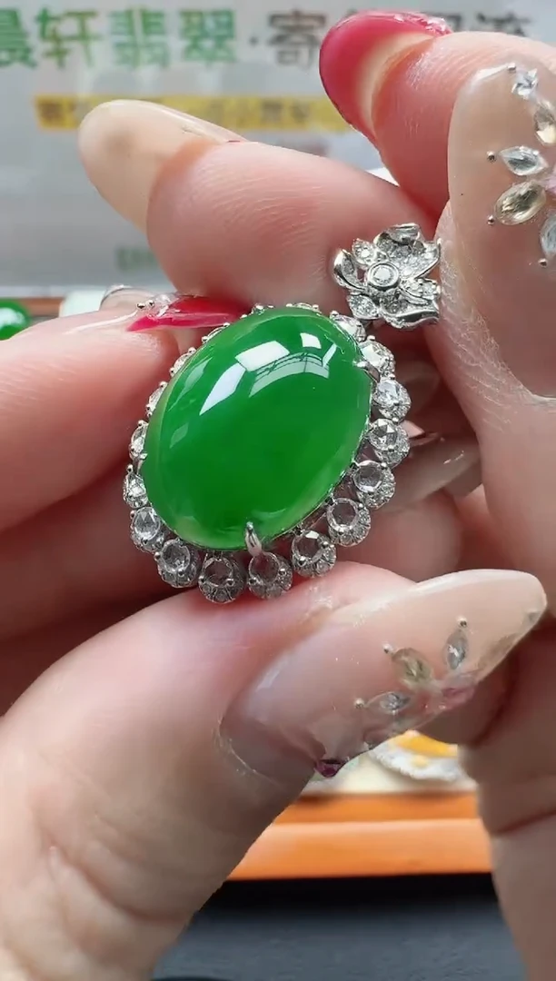 颈饰18K金镶嵌翡翠雪*寄售回流，24小时鉴赏期