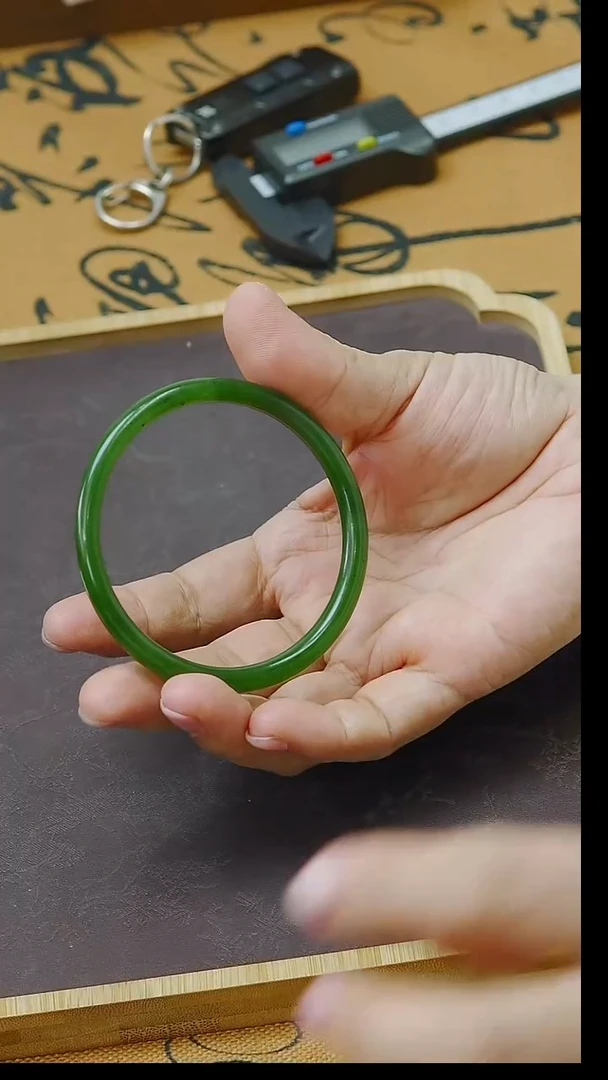 未镶嵌手镯和田玉60+圈口  碧玉美人条手镯