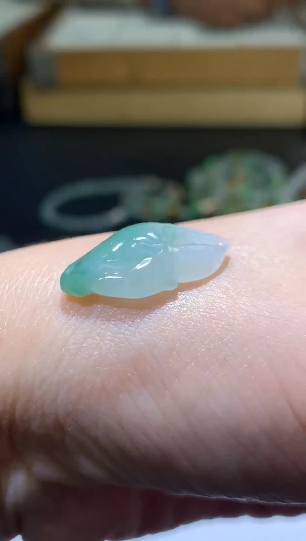 未镶嵌定制翡翠毛货  23.4-13-5.5