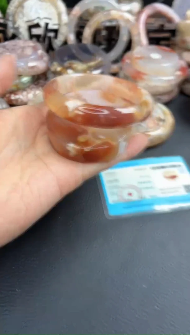 未镶嵌手镯（圆镯）石英质玉58