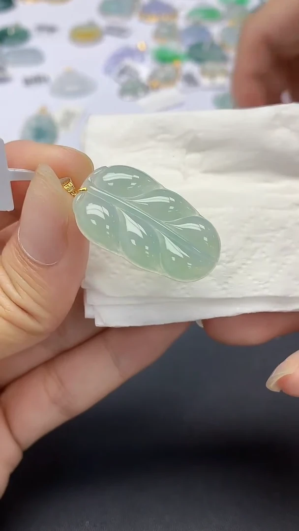 翡翠18K金镶嵌颈饰天然缅甸a货翡翠