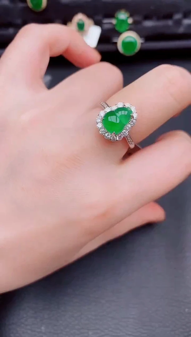 【闪购商品】翡翠戒指银S925镶嵌天然a货翡翠325