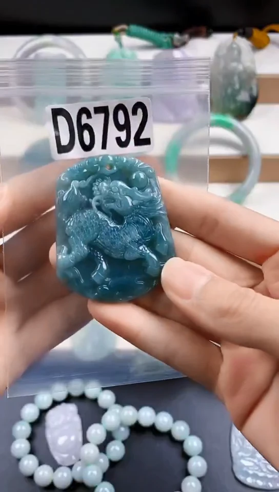 颈饰未镶嵌翡翠天然翡翠吊坠挂件