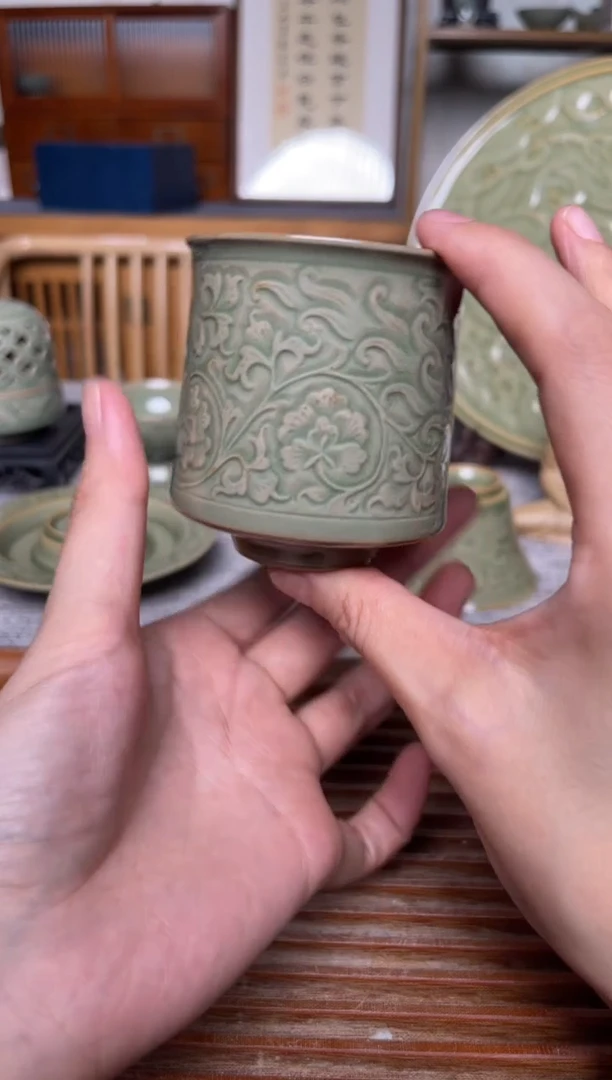 其他秘色凤穿牡丹束口杯 微瑕