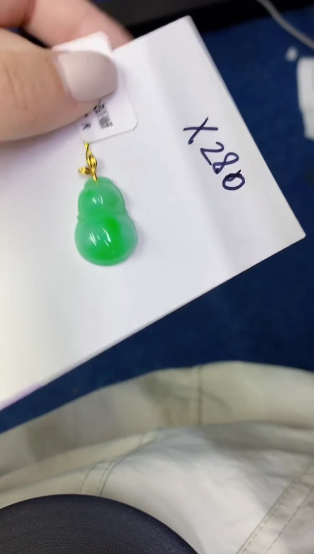 颈饰18K金镶嵌翡翠缅甸天然翡翠A货