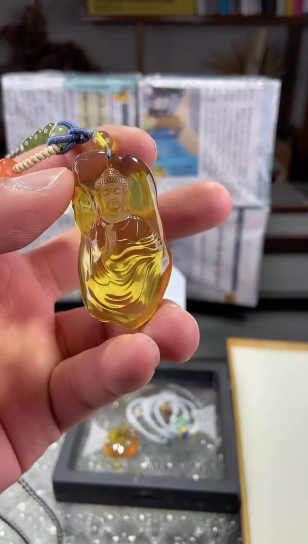 琥珀颈饰未镶嵌金蓝珀阿弥陀佛