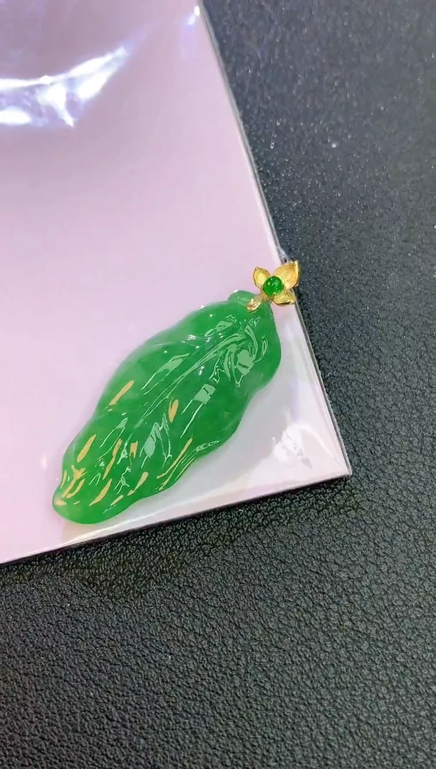 颈饰18K金镶嵌翡翠赠礼盒 麦麦