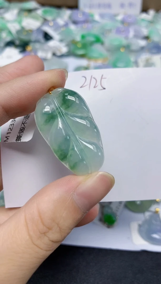 翡翠18K金镶嵌颈饰11111111111