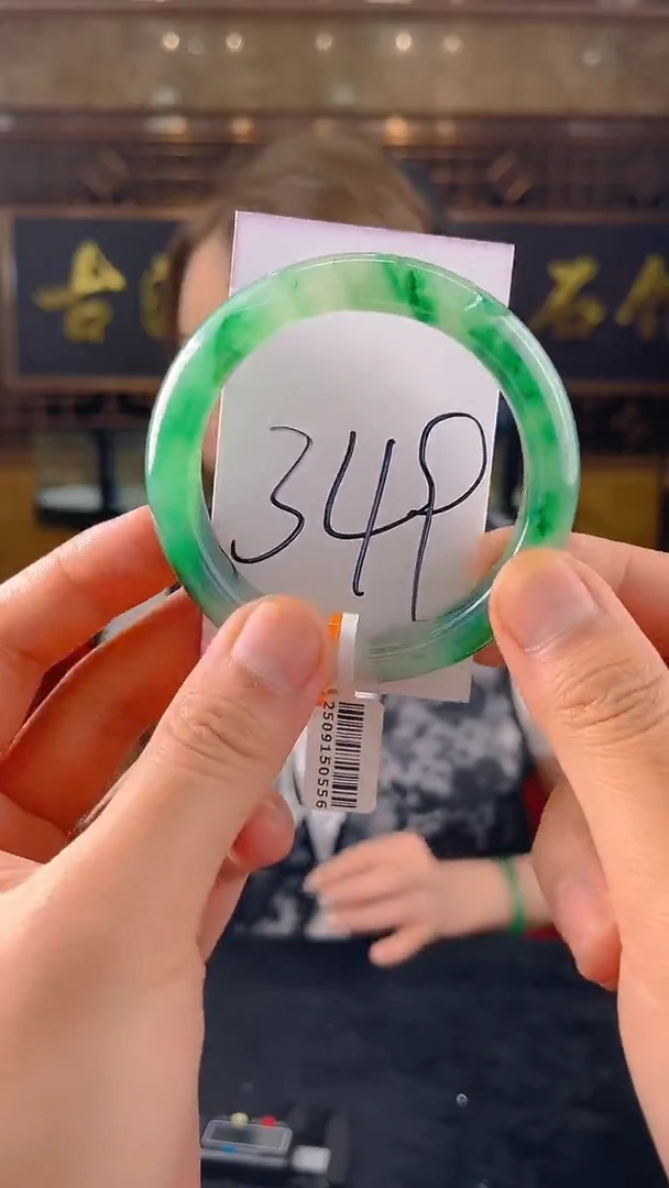 未镶嵌手镯石英质玉（非洲翠）微瑕介意勿拍