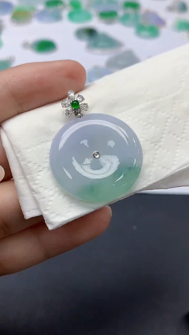 翡翠18K金镶嵌颈饰天然缅甸a货翡翠