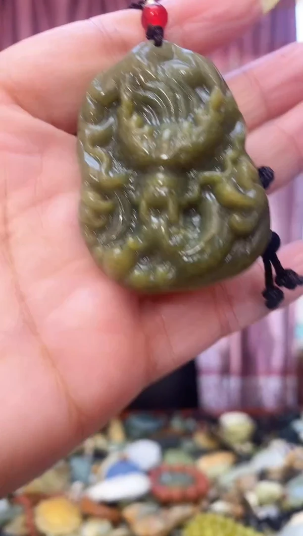 未镶嵌岫玉吊坠