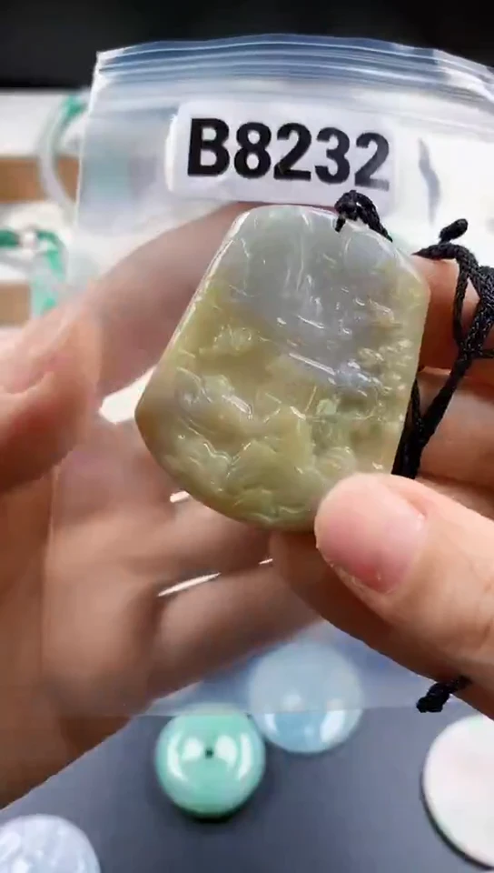 颈饰未镶嵌翡翠天然翡翠吊坠挂件