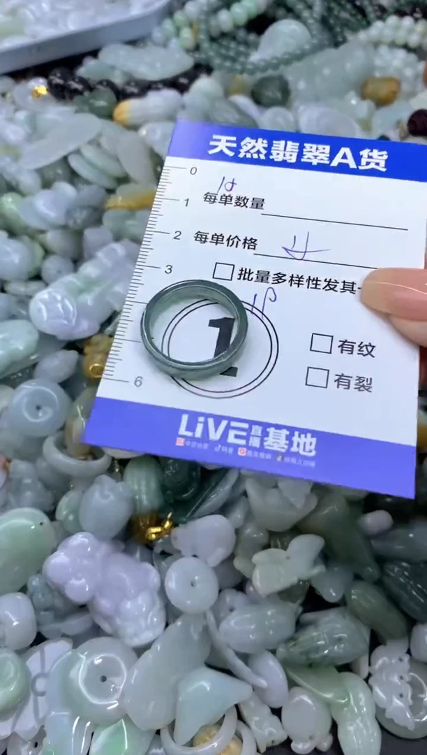 颈饰未镶嵌翡翠行**猫天然翡翠A货批量多样性发一件