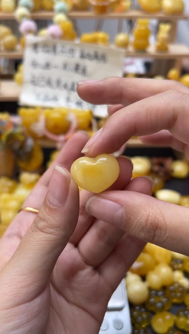 琥珀未镶嵌珠宝奇石145琥珀蜜蜡微瑕坑