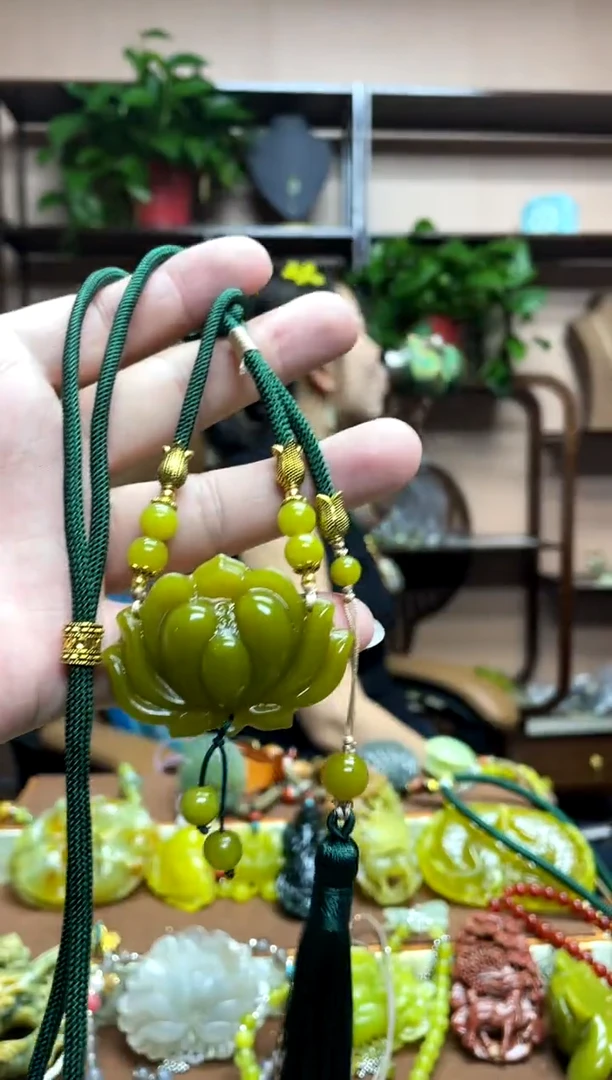 未镶嵌岫玉吊坠多样性发货发其中之一