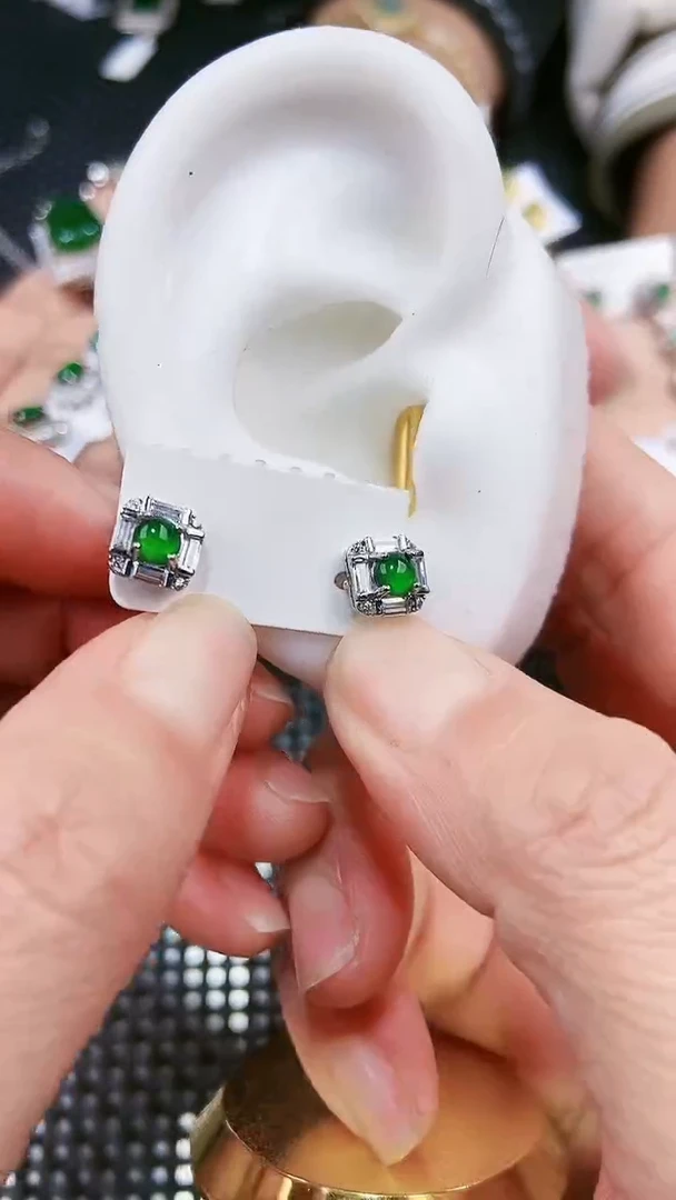【闪购商品】翡翠耳饰未镶嵌11111111