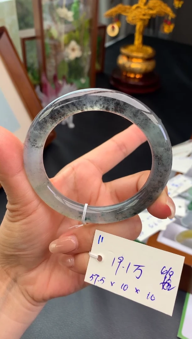 翡翠手镯未镶嵌玉手镯