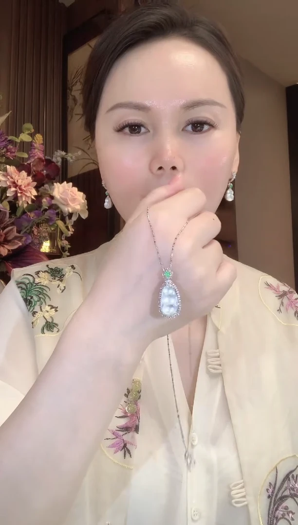 吊坠(不含链)18K金镶嵌翡翠C33