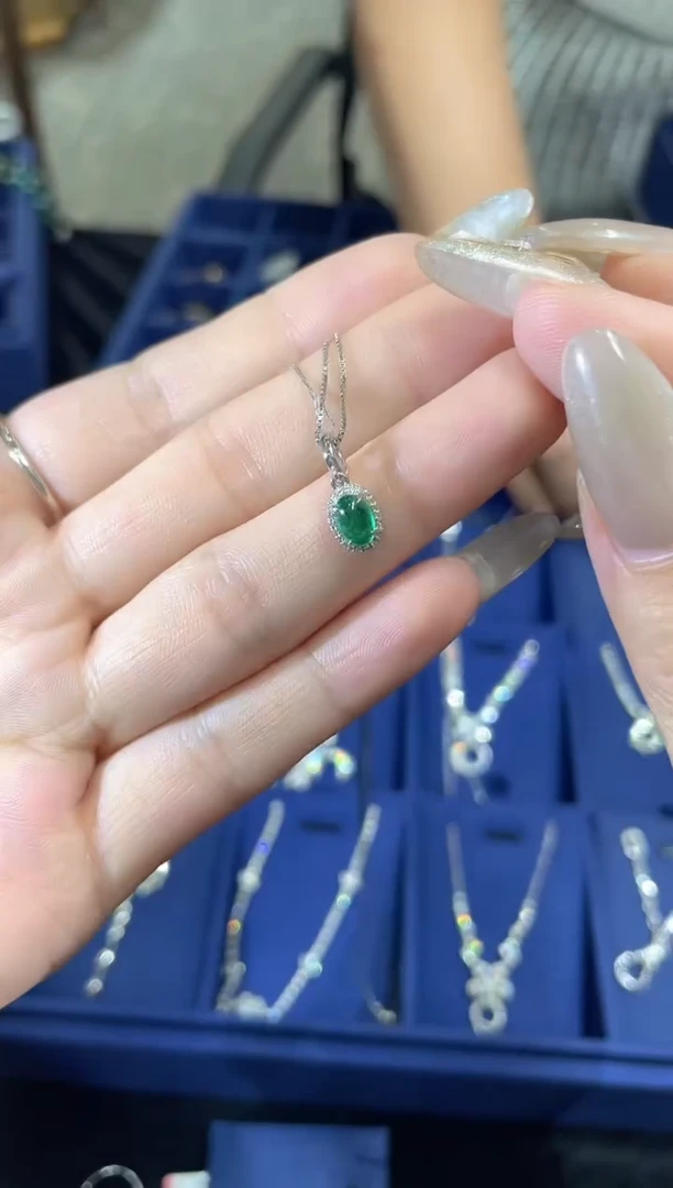 18K金镶嵌吊坠（不含链）祖母绿吊坠