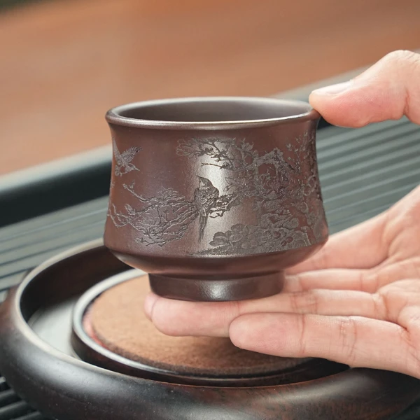 宜兴原矿石红手工刻绘喜上眉梢紫砂主人杯 LW