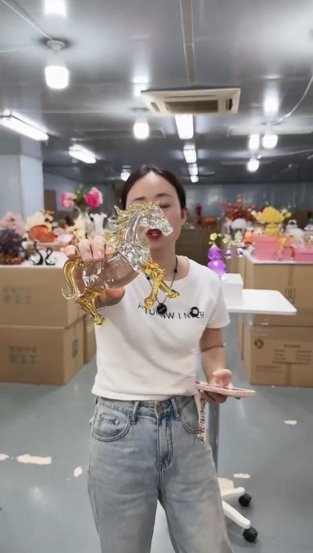 金沃水晶琉璃     马