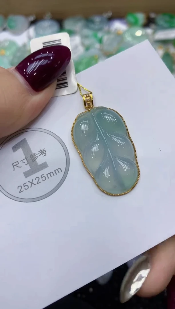 翡翠18K金镶嵌颈饰111111111111