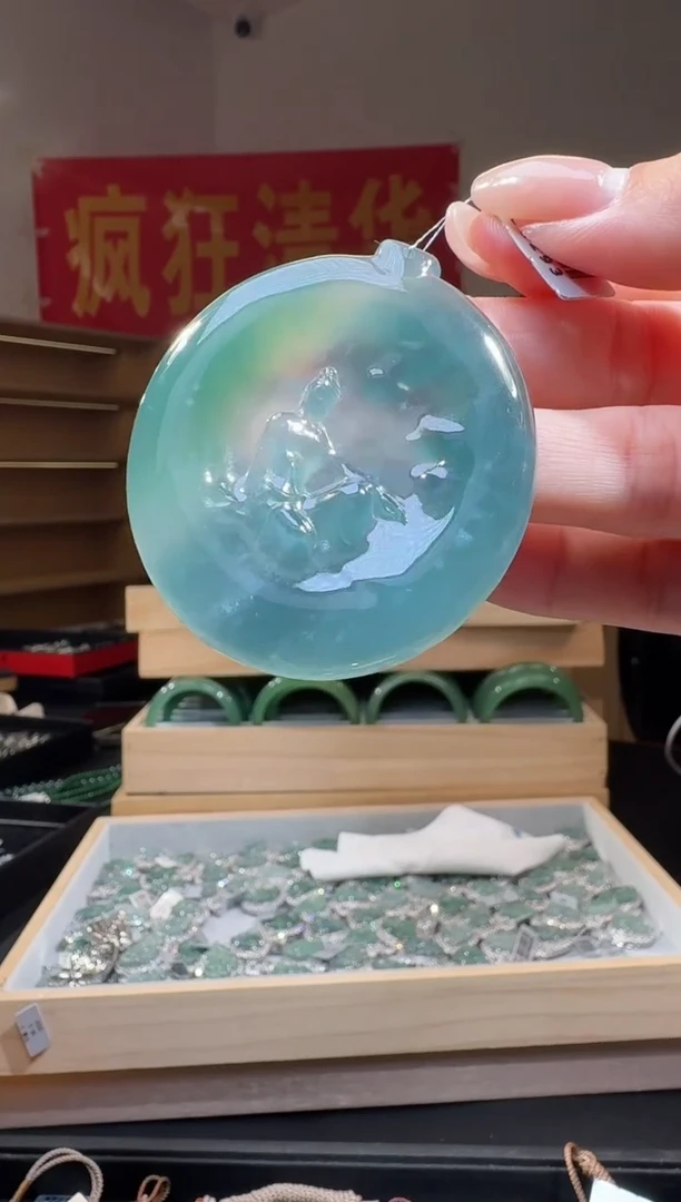 翡翠未镶嵌吊坠(不含链)自在观音