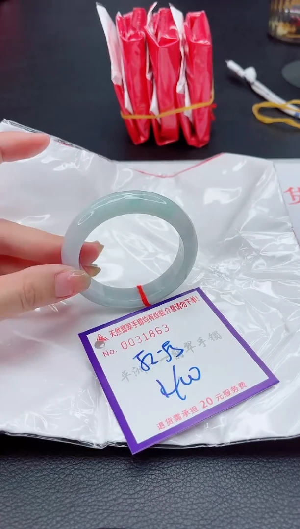 翡翠手镯未镶嵌1