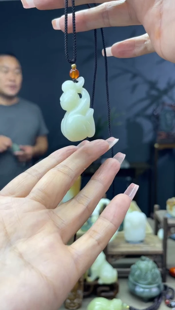 颈饰未镶嵌和田玉1