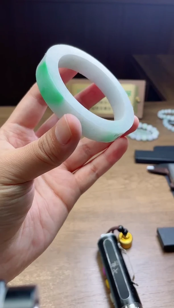 未镶嵌手镯定制翡翠霞定制