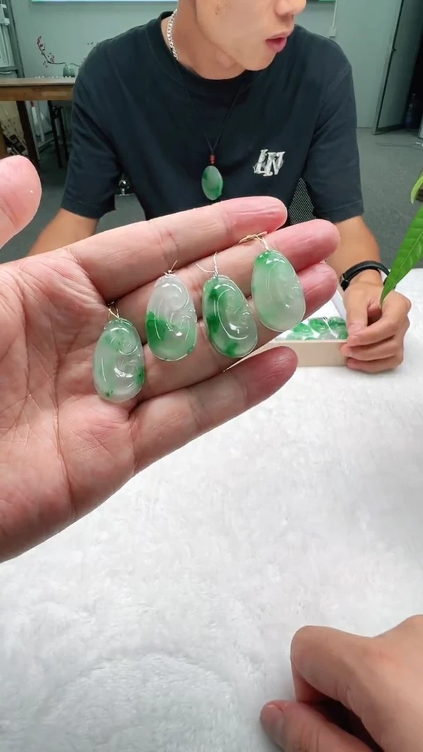 颈饰未镶嵌石英质玉小如意-多样性发其一