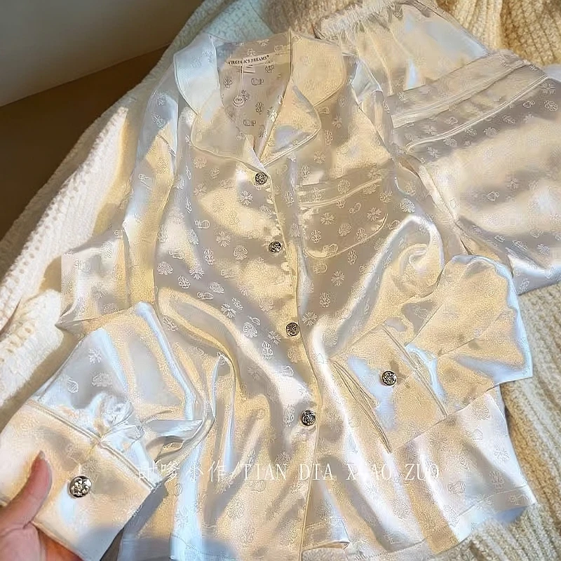 高级感月光白绸缎面冰丝睡衣女春秋款开衫长袖长裤家居服大码套装