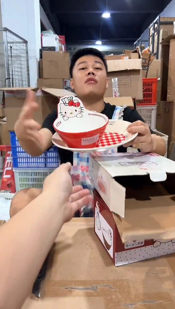 瓷片原盒kt猫沙拉碗 加红格子餐盘