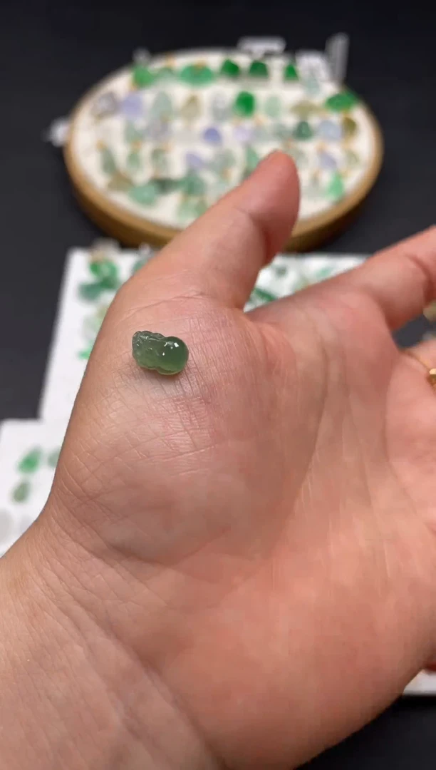吊坠(不含链)18K金镶嵌翡翠一个JK688