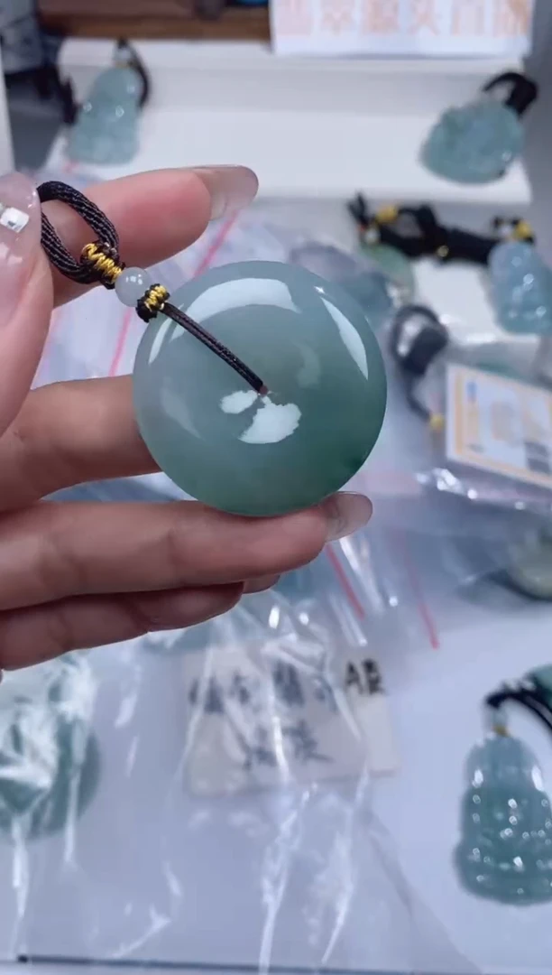 颈饰未镶嵌翡翠吊坠