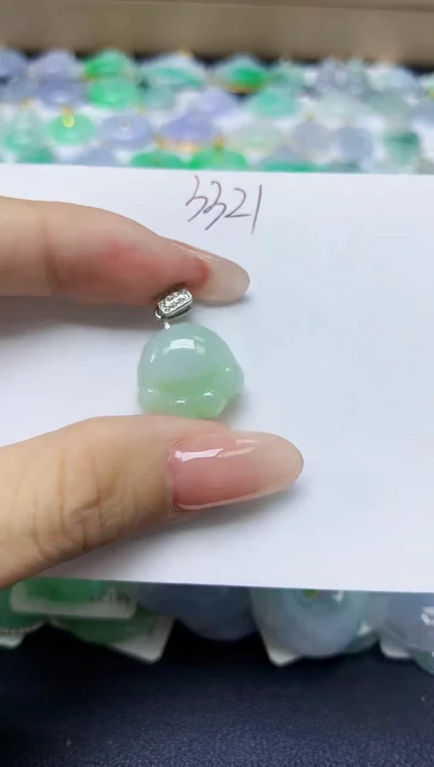 翡翠未镶嵌颈饰天然缅甸翡翠A货