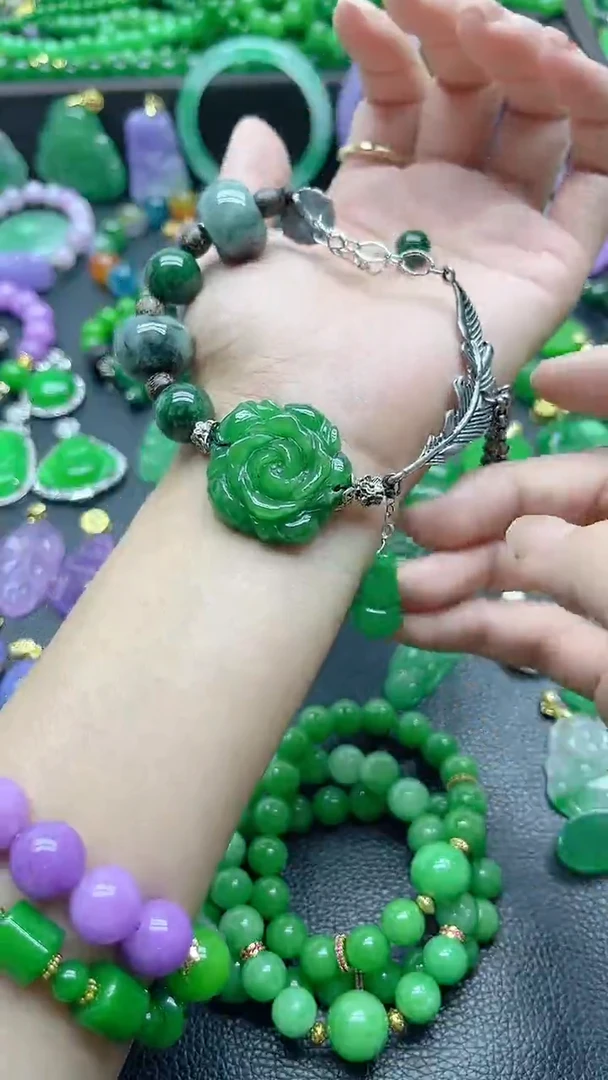 吊坠(赠链)未镶嵌翡翠牡丹花绿蓝桶珠手链