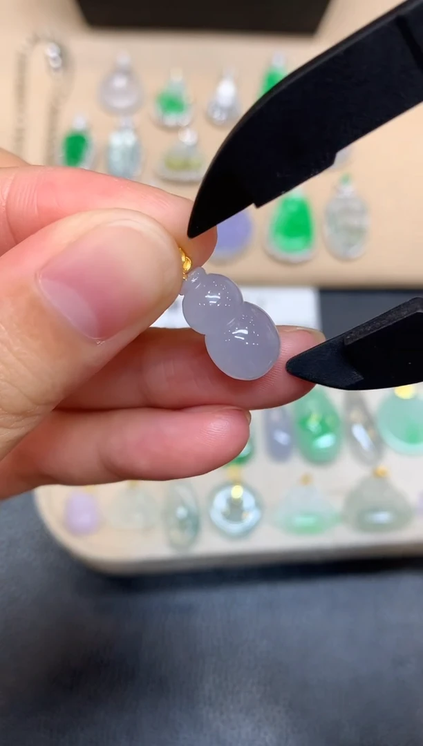 颈饰18K金镶嵌翡翠葫芦【无服务费