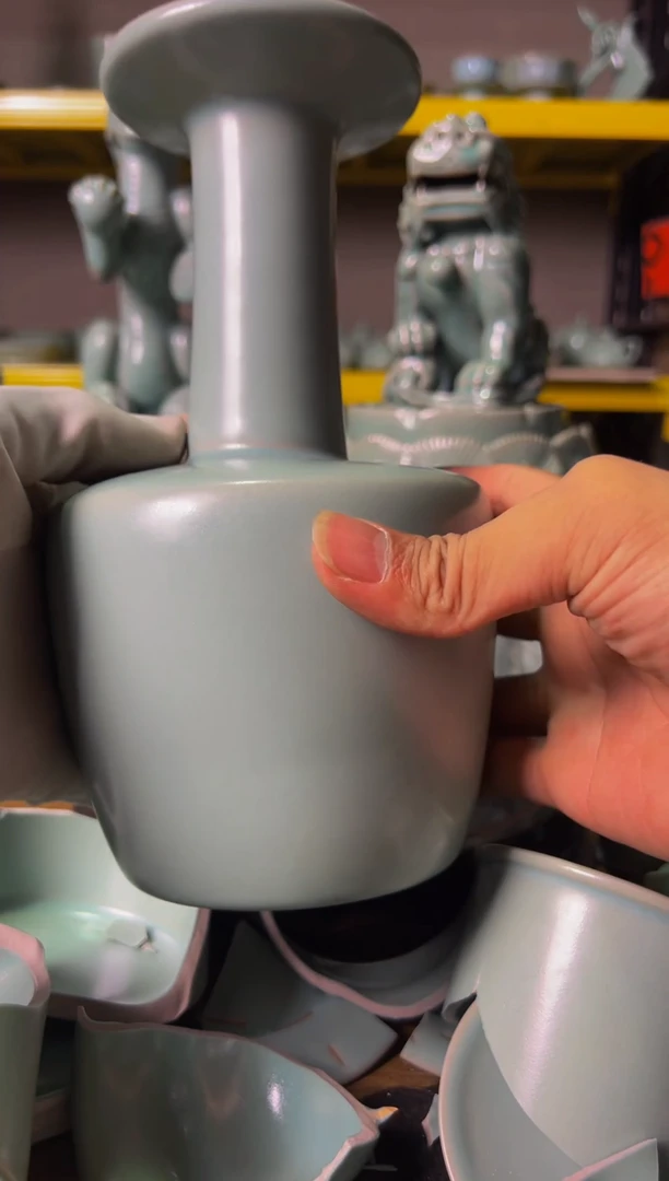 摆件微瑕仿古釉折肩盘口瓶