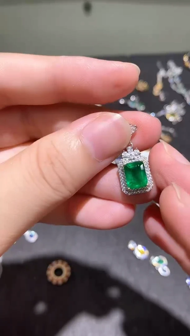 颈饰银S925镶嵌祖母绿吊坠