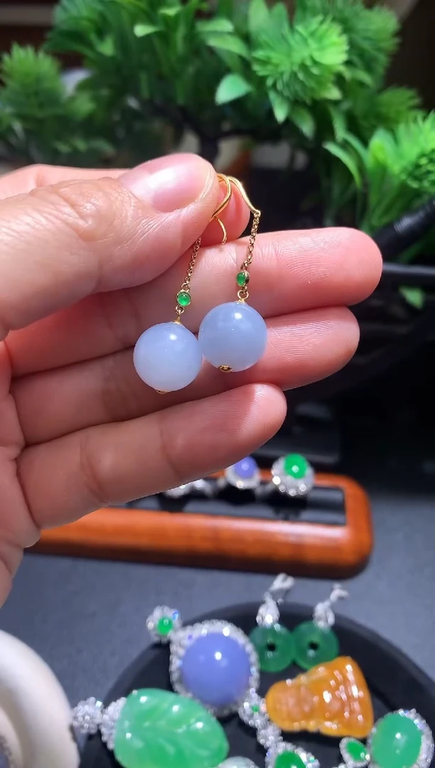 18K金镶嵌翡翠耳饰耳钩