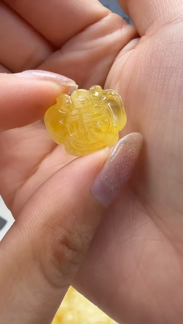 裸石琥珀未镶嵌如图