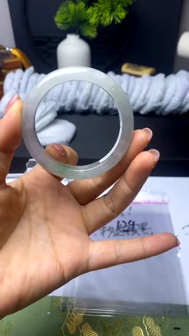 时尚女款缅料手镯124