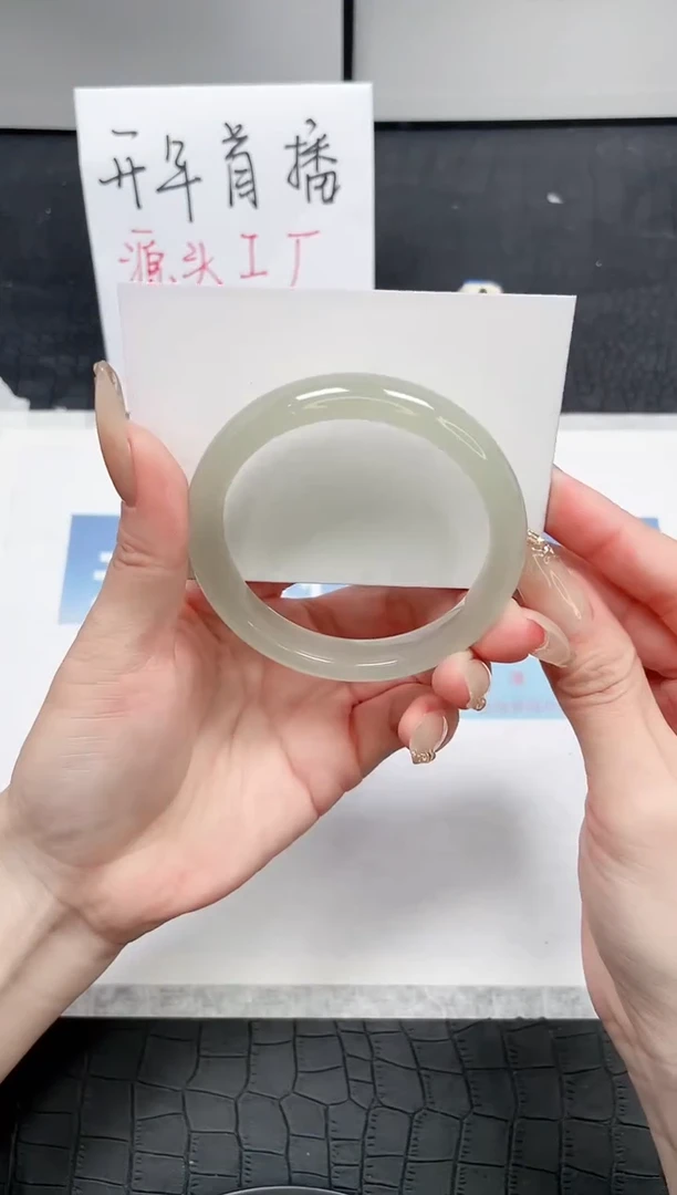 【闪购商品】石英质玉手镯未镶嵌T16-57