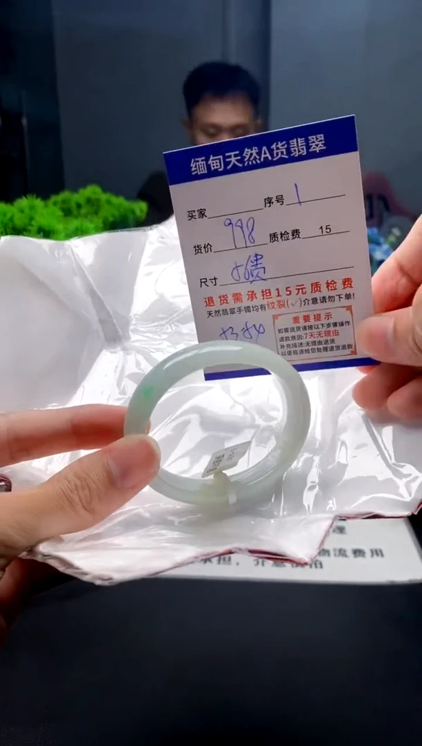 未镶嵌手镯翡翠1缅甸天然A货翡翠需包容瑕疵，介意慎拍