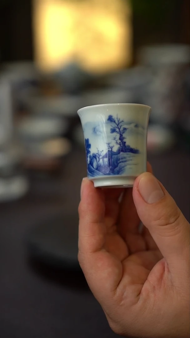 全手绘青花山水直口小主人杯