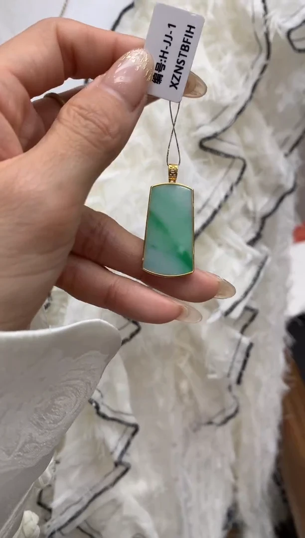 【闪购商品】翡翠颈饰18K金镶嵌无事牌