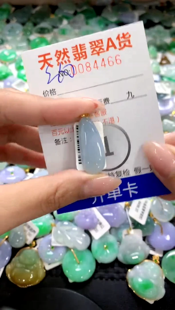 翡翠18K金镶嵌颈饰1111111111111111