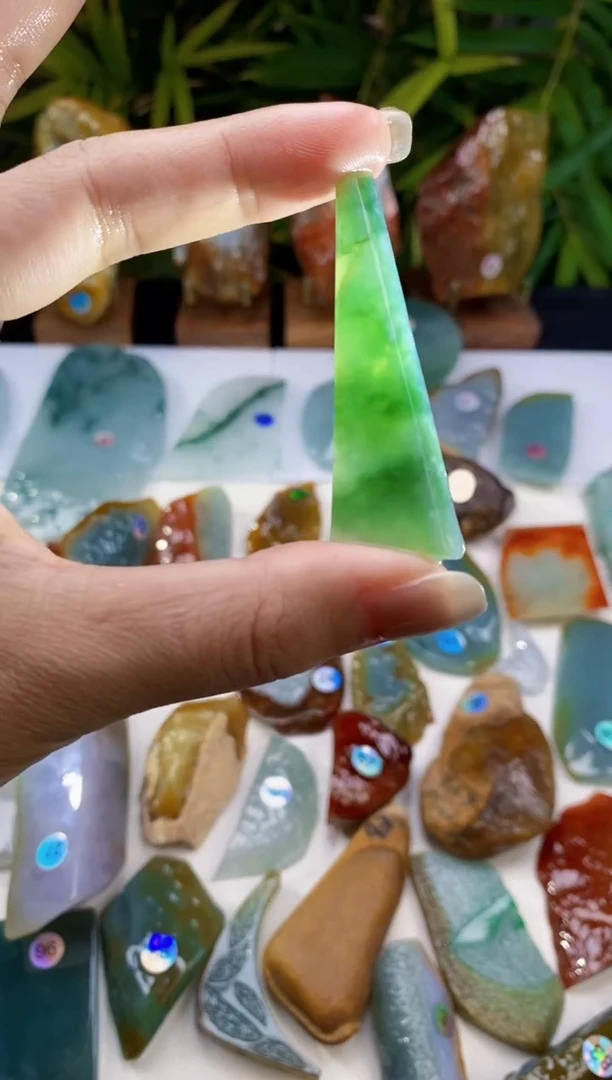 未镶嵌定制翡翠翡翠